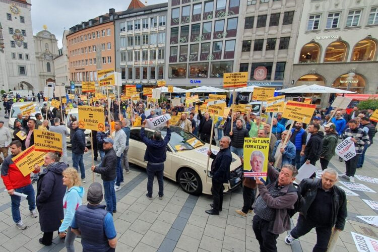 Szene von der heutigen Taxidemo
